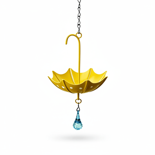 Abreuvoir à oiseaux suspendu en forme de parapluie jaune avec goutte d'eau en cristal bleu, sur fond blanc