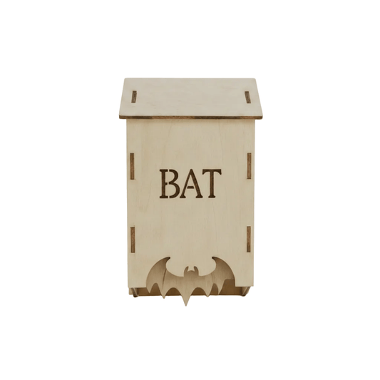 Nichoir chauves-souris BAT en bois sur fond blanc
